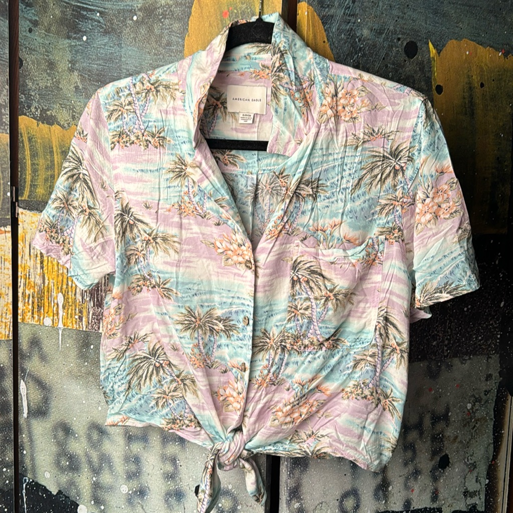 American Eagle Pastel Tropical Hawaiian Print Tie Front Top